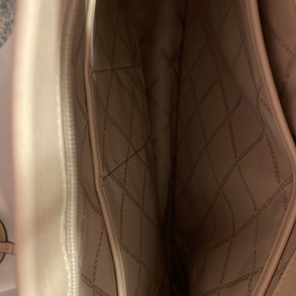 NWOT MK LARGE TOTE - Picture 5 of 9